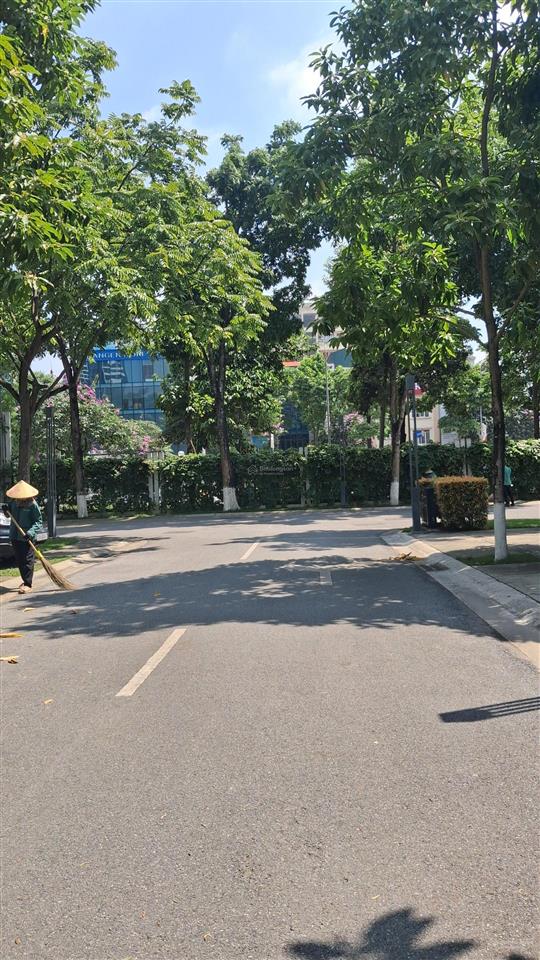 Hàng hiếm. duy nhất căn biệt thự park city
dt 120m  4 tầng   0944 944 ***