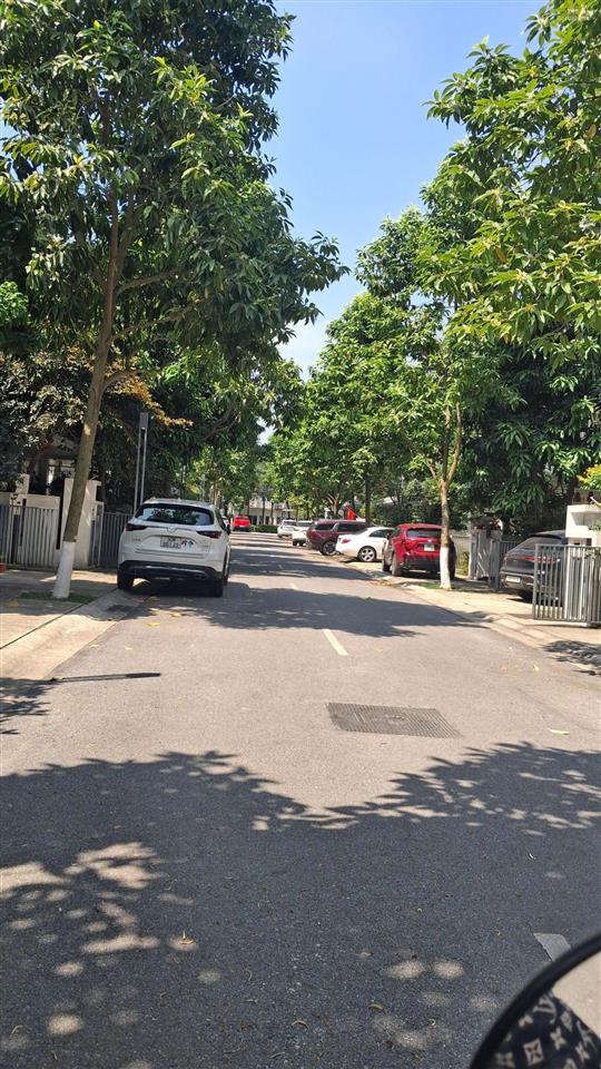 Hàng hiếm. duy nhất căn biệt thự park city
dt 120m  4 tầng   0944 944 ***