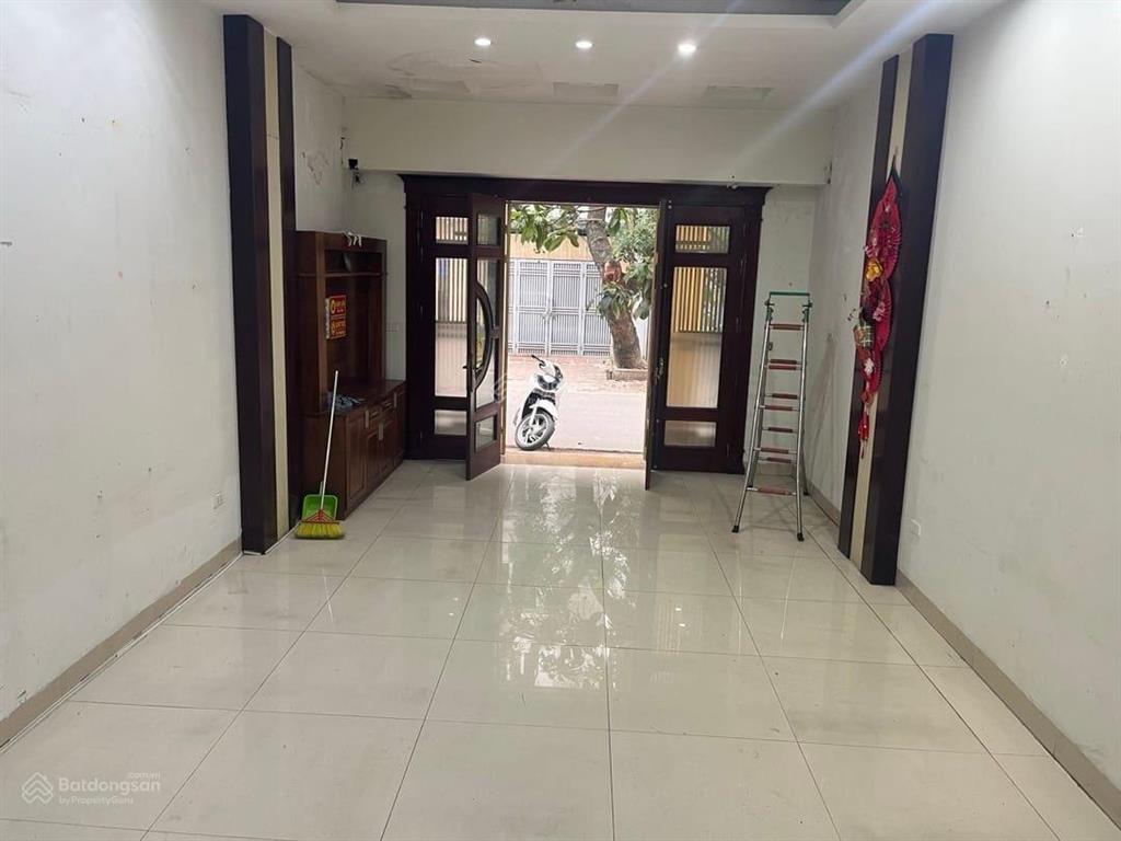 Liền kề văn quán
dt 67m  4 tầng  mt 46m
giá  hơn 19 tỷ
  0944 944 ***