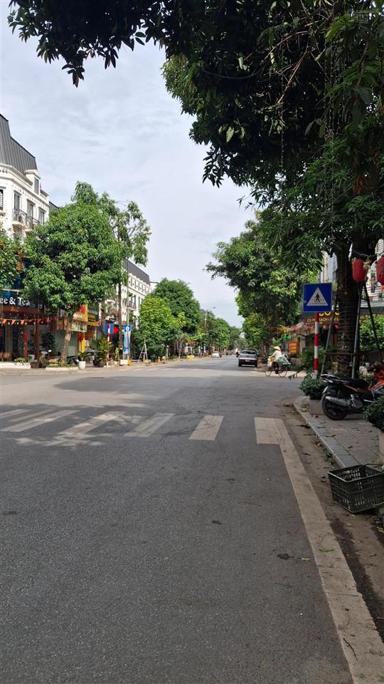 Hiếm căn bán. giá tốt khu vực. vị trí vàng
chỉ nhỉnh 20 tỷ có ngay căn lk mặt trục chính