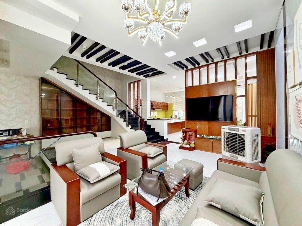 Mặt tiền 4 tầng ngang 7m đẹp lung linh kdc phong phú 5 giáp bến xe quận 8