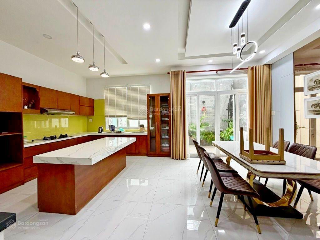 Mặt tiền 4 tầng ngang 7m đẹp lung linh kdc phong phú 5 giáp bến xe quận 8