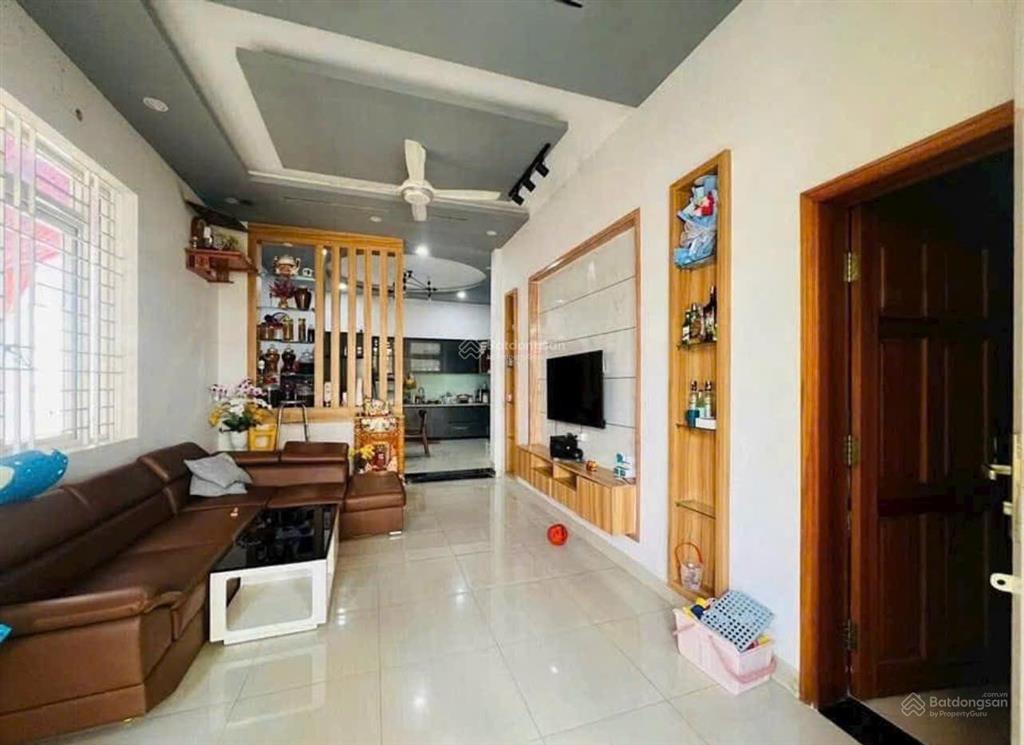 Kẹt tiền nên cô sáu cần bán gấp căn nhà đang cho thuê thu nhập 8tr/ tháng