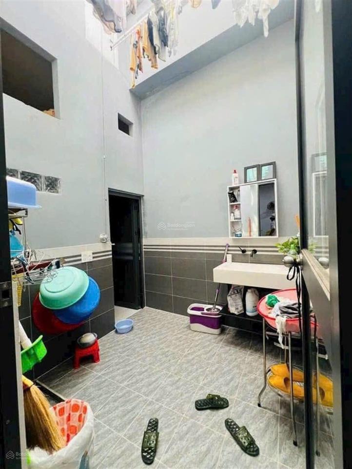 Kẹt tiền nên cô sáu cần bán gấp căn nhà đang cho thuê thu nhập 8tr/ tháng