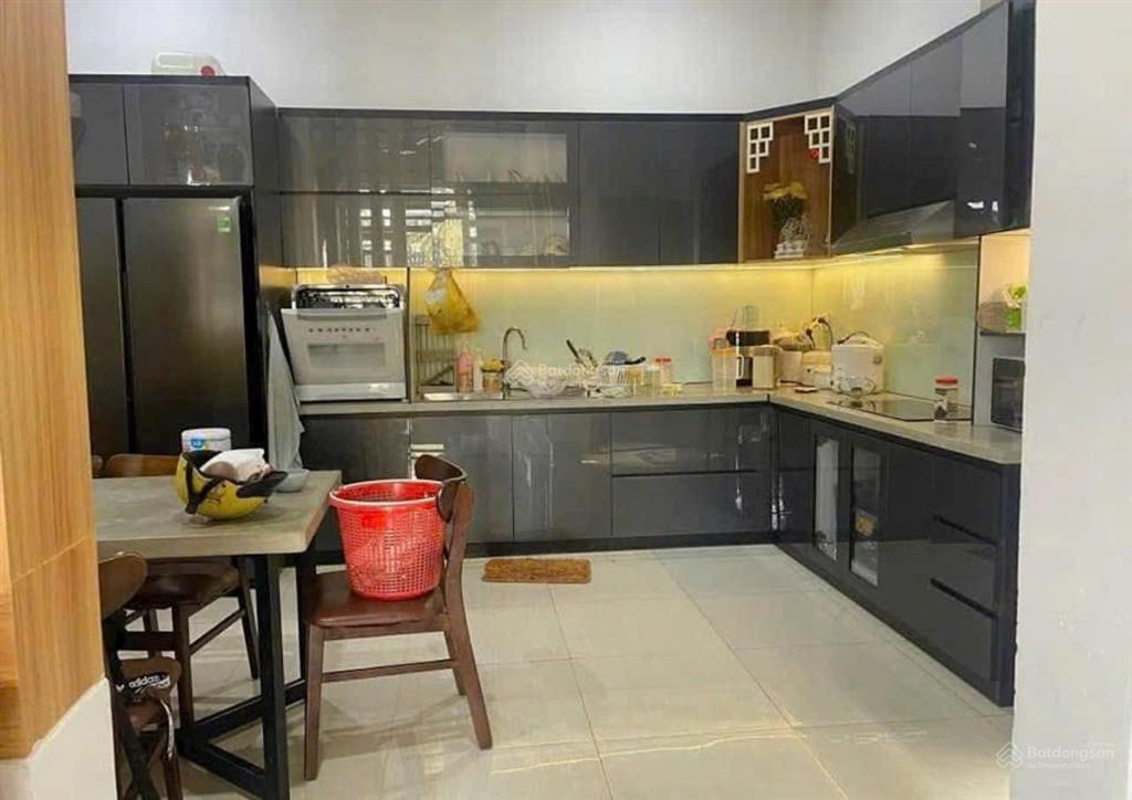 Kẹt tiền nên cô sáu cần bán gấp căn nhà đang cho thuê thu nhập 8tr/ tháng