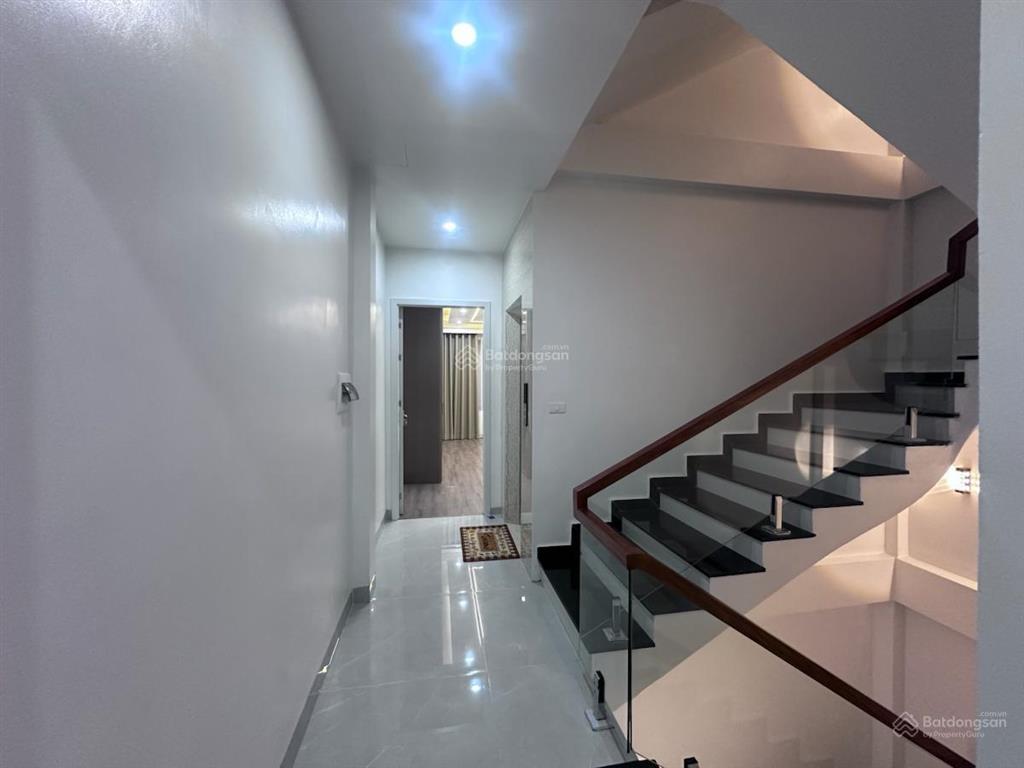 Trần duy hưng 50m2, 5,5 tầng, nhiều thoáng, thang máy, cách mp 50m. giá 12 tỷ