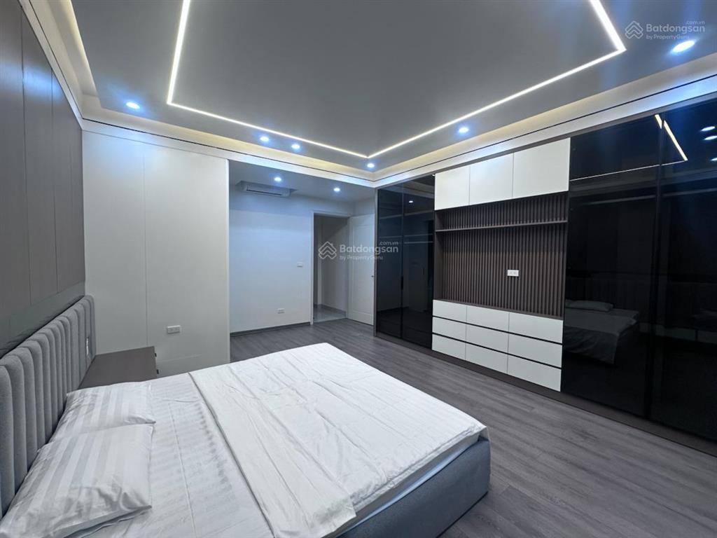 Trần duy hưng 50m2, 5,5 tầng, nhiều thoáng, thang máy, cách mp 50m. giá 12 tỷ