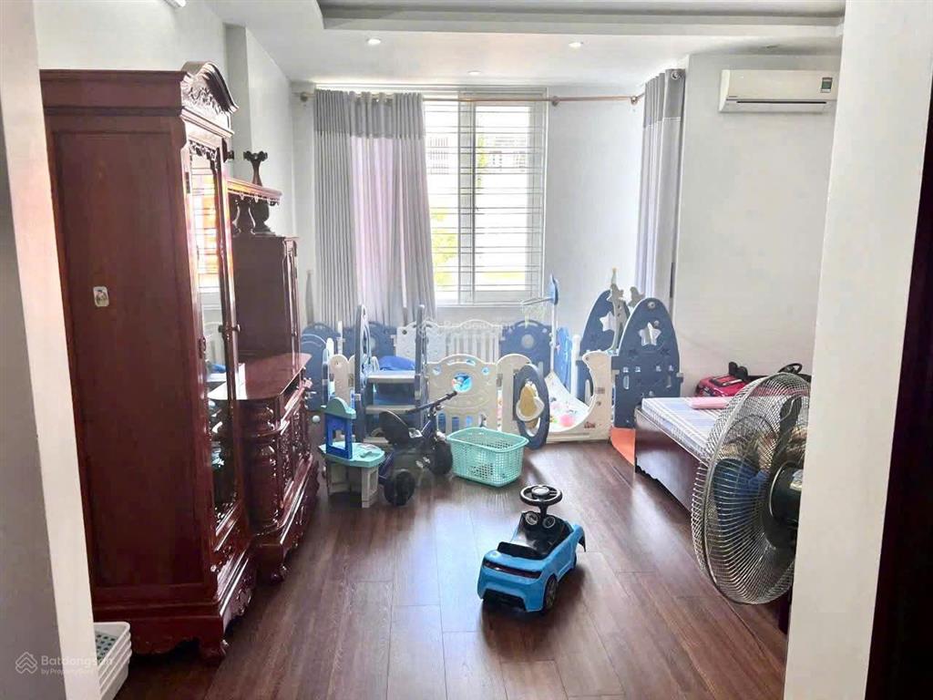 Chính chủ cho thuê nhà kđt văn phú hà đông