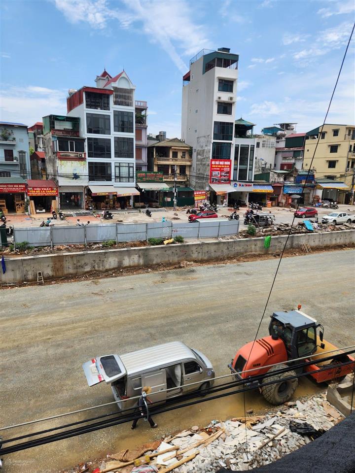 Đê la thành  không quy hoạch  lô góc 2 thoáng  dân xây chắc chắn  4 ngủ sát phố  12 tỷ