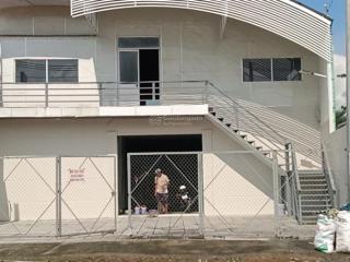 Nhà bán mặt tiền đường ql91, gần trung tâm cái dầu