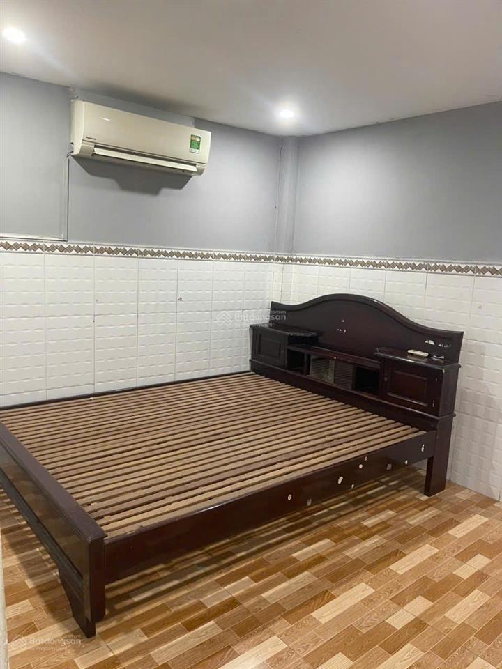 Cho thêu nhà có nội thất có sân trước sân sau thoáng mát