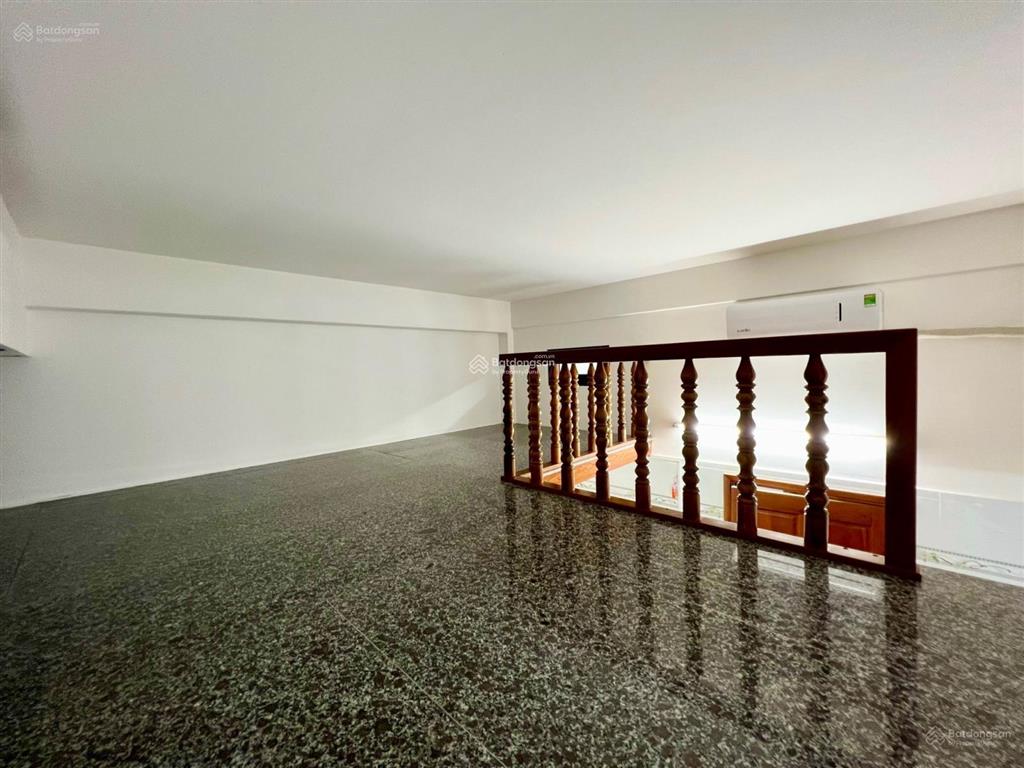 Phòng trọ duplex full nội thất, toà thang máy hầm xe, chỉ tính điện nước, ngã tư bốn xã
