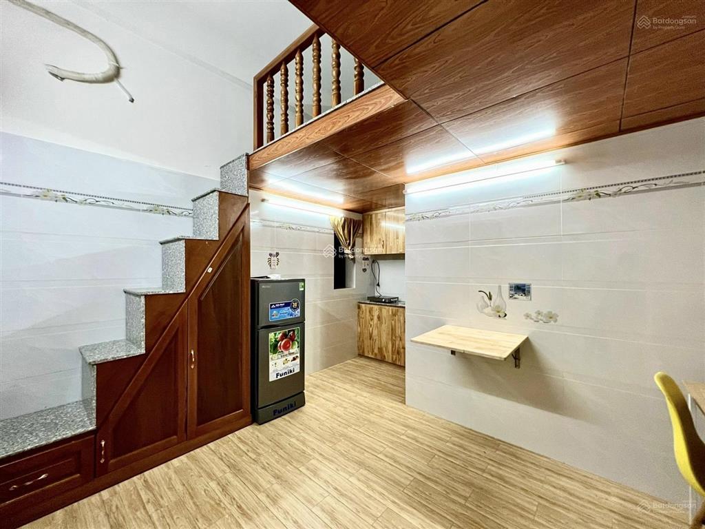 Phòng trọ duplex full nội thất, toà thang máy hầm xe, chỉ tính điện nước, ngã tư bốn xã
