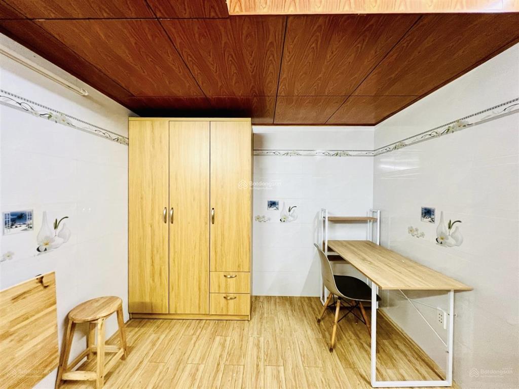Phòng trọ duplex full nội thất, toà thang máy hầm xe, chỉ tính điện nước, ngã tư bốn xã