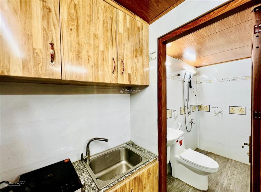 Phòng trọ duplex full nội thất, toà thang máy hầm xe, chỉ tính điện nước, ngã tư bốn xã
