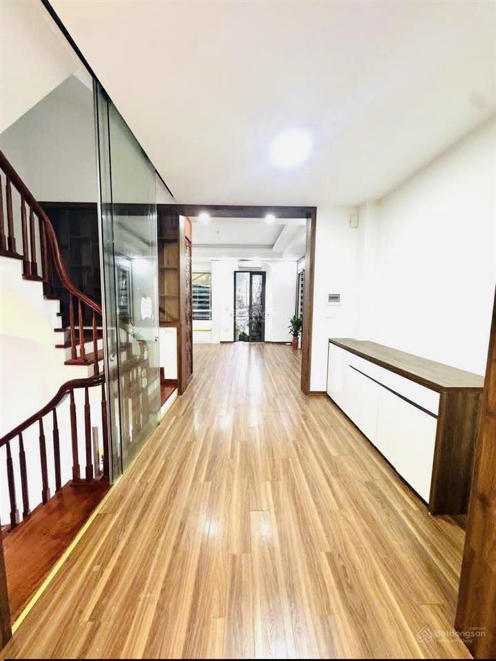 Hạ tiếp 1 tỷ thương lương sâu căn nhà hoàng cầu phân lô 70m2 5 tầng lô góc vỉa hè 2m, 6 phòng ngủ