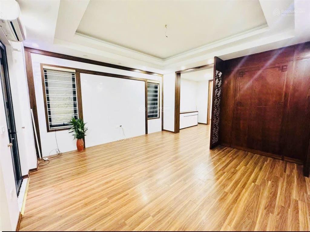 Hạ tiếp 1 tỷ thương lương sâu căn nhà hoàng cầu phân lô 70m2 5 tầng lô góc vỉa hè 2m, 6 phòng ngủ