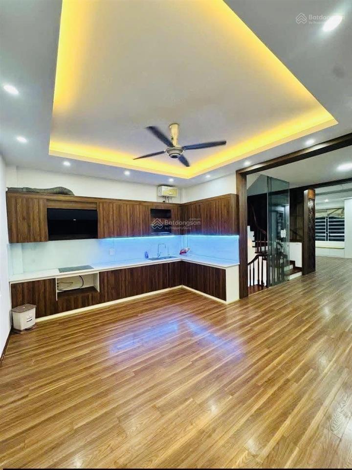 Hạ tiếp 1 tỷ thương lương sâu căn nhà hoàng cầu phân lô 70m2 5 tầng lô góc vỉa hè 2m, 6 phòng ngủ