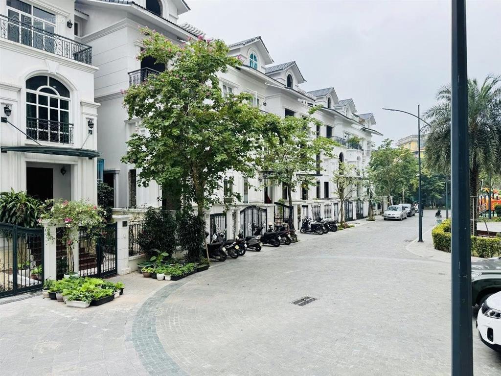 Bán biệt thự hid tây hồ khu quan chức khép kín, 140m2 5 tầng mt 9m bảo vệ 24/24, giá 61.6 tỷ