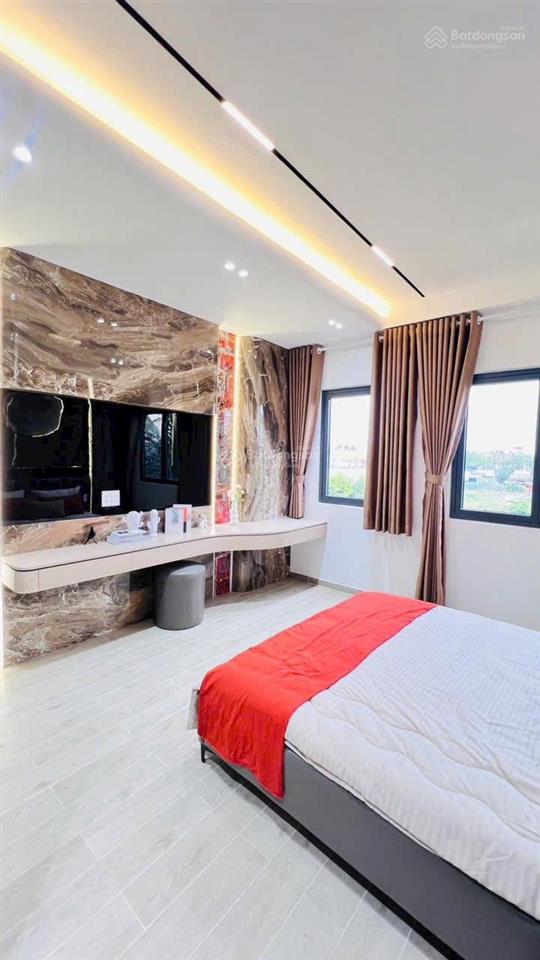 Chủ kẹt tiền gấp bán hạ sốc 700tr nhà phố 5 tầng72m2full nội thất đường thạnh xuân 33, quận 12