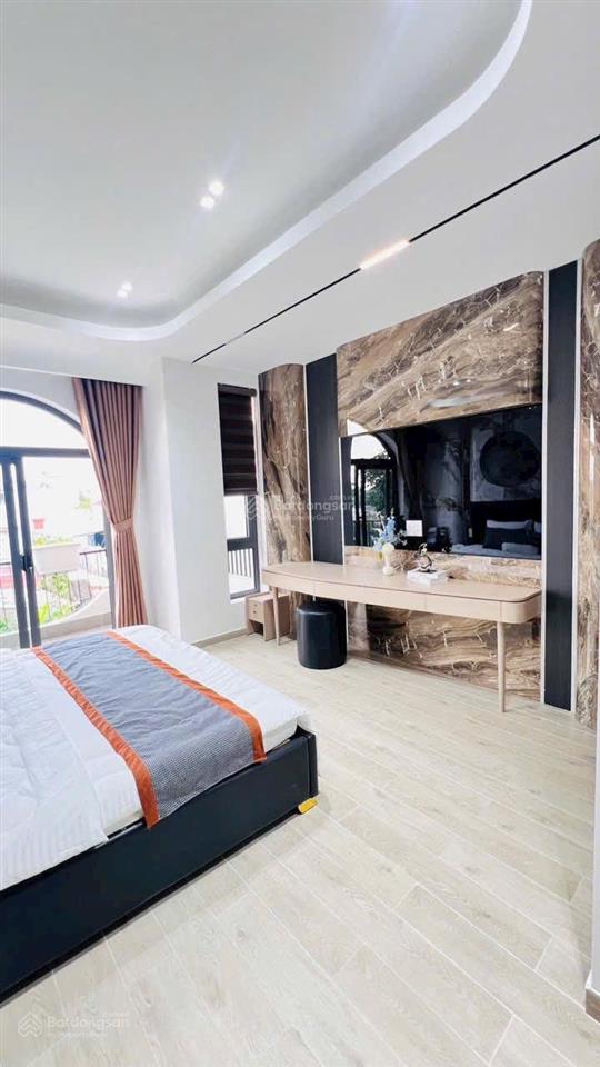 Chủ kẹt tiền gấp bán hạ sốc 700tr nhà phố 5 tầng72m2full nội thất đường thạnh xuân 33, quận 12