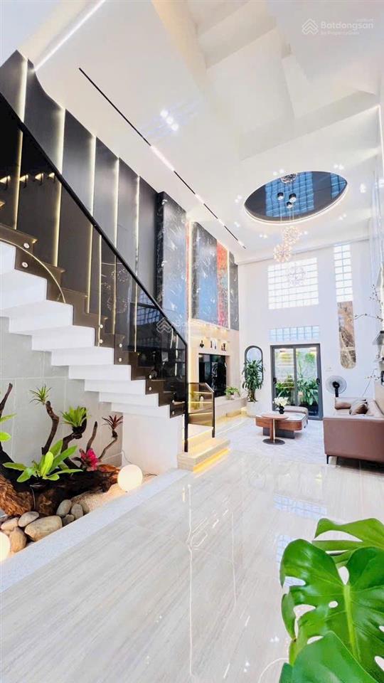Chủ kẹt tiền gấp bán hạ sốc 700tr nhà phố 5 tầng72m2full nội thất đường thạnh xuân 33, quận 12