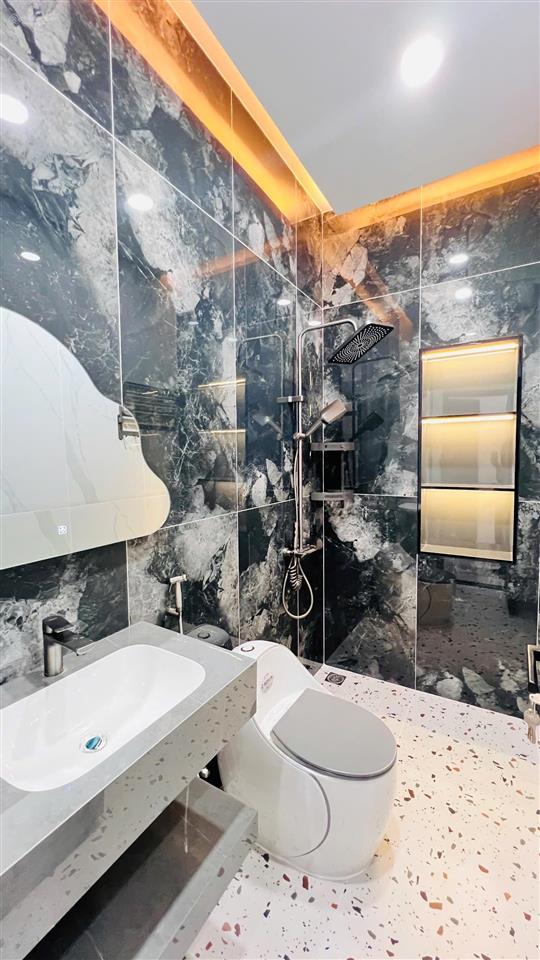 Nhà phố (4.2mx17m) 5 tầng xây mới 2025 khu vip hà huy giáp ngay cđ điện lực. khu phân lô hẻm 12m