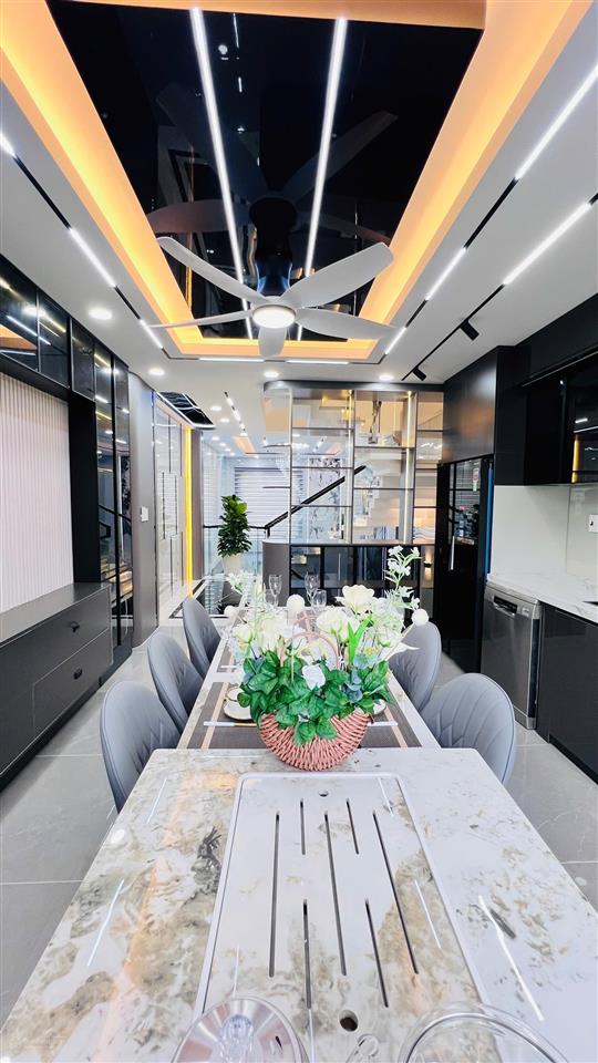 Nhà phố (4.2mx17m) 5 tầng xây mới 2025 khu vip hà huy giáp ngay cđ điện lực. khu phân lô hẻm 12m