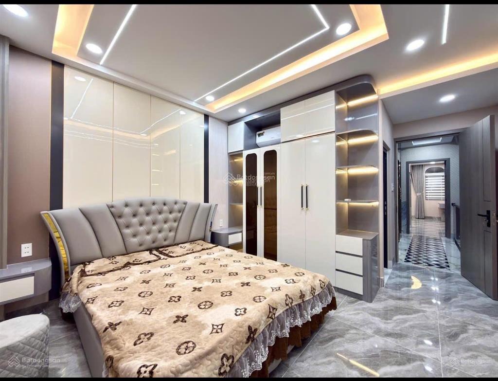 Hoa khôi xóm 6 tầng thang máy,phòng karaoke, 4m x 20m, 1/ hẻm 7m thông thạnh lộc 27, chợ cầu đồng