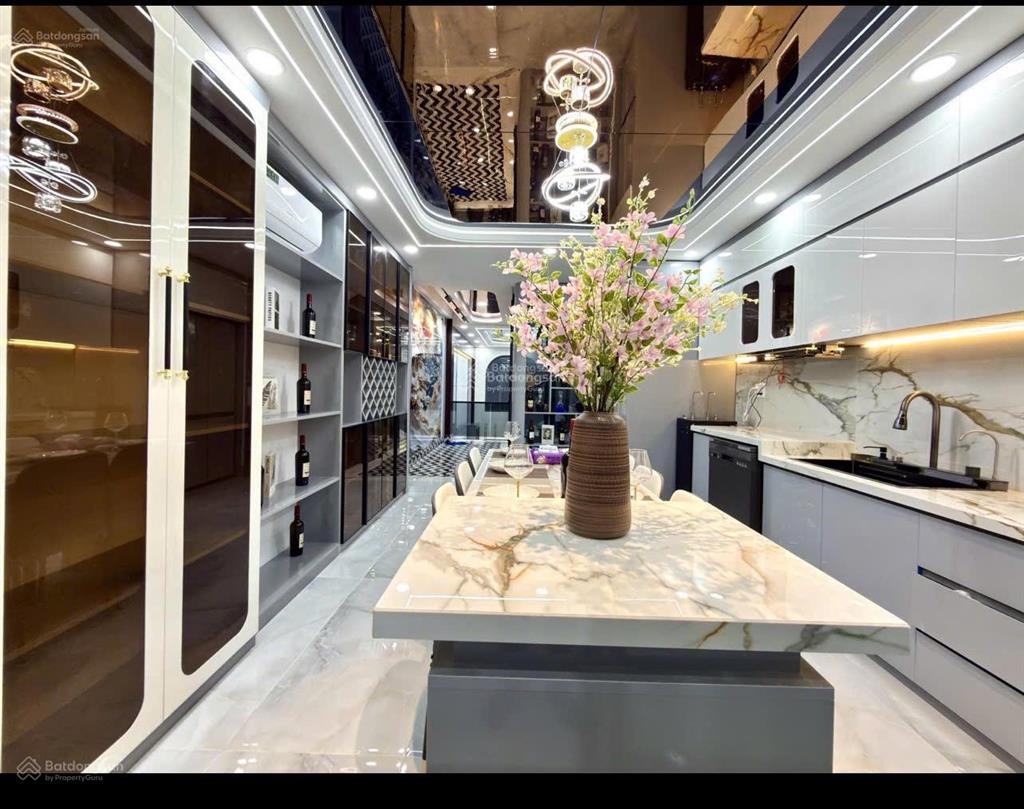 Hoa khôi xóm 6 tầng thang máy,phòng karaoke, 4m x 20m, 1/ hẻm 7m thông thạnh lộc 27, chợ cầu đồng