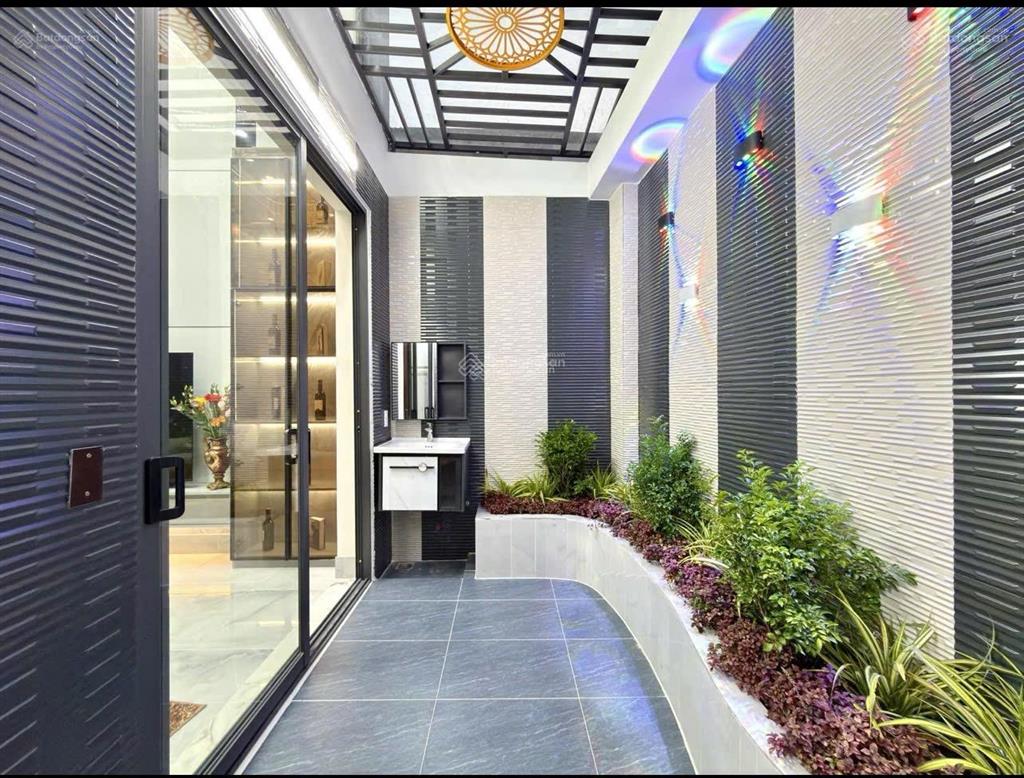 Hoa khôi xóm 6 tầng thang máy,phòng karaoke, 4m x 20m, 1/ hẻm 7m thông thạnh lộc 27, chợ cầu đồng