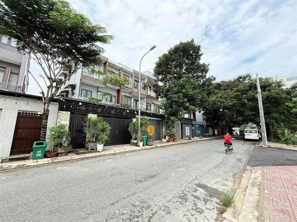 Lô đất đẹp góc 2 mặt tiền ngang 7.2m trục chính kdc hà đô river side102m2 full thổ cư hệ số xây4.0