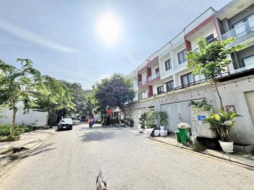 Lô đất đẹp góc 2 mặt tiền ngang 7.2m trục chính kdc hà đô river side102m2 full thổ cư hệ số xây4.0