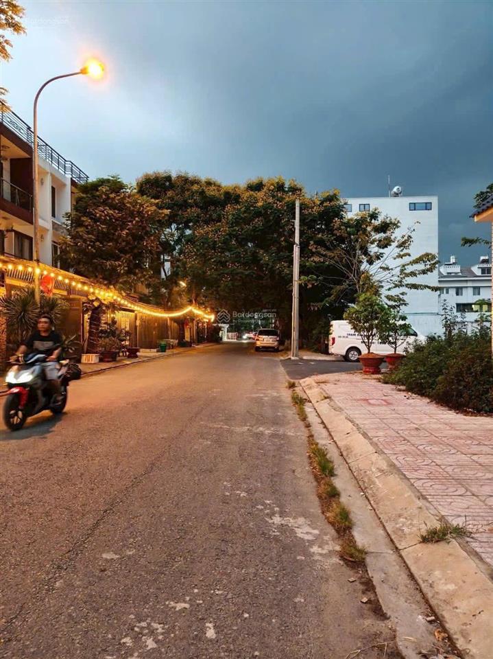 Lô đất đẹp góc 2 mặt tiền ngang 7.2m trục chính kdc hà đô river side102m2 full thổ cư hệ số xây4.0