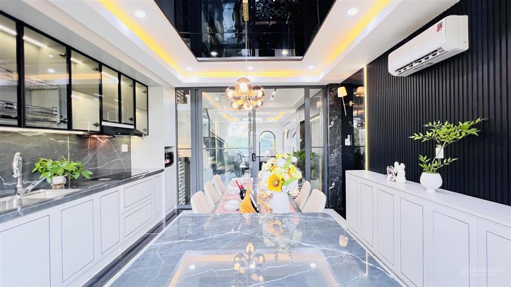 Đẳng cấp thượng lưu  sang trọng  siểu phẩm 5 lầu mặt tiền đường kinh doanh 8m nhánh hà huy giáp