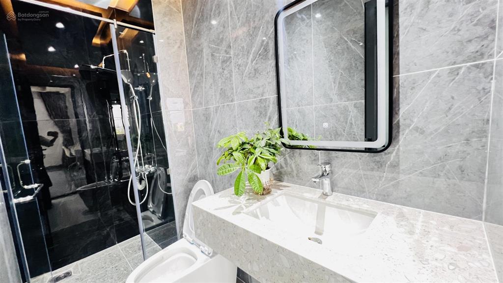Đẳng cấp thượng lưu  sang trọng  siểu phẩm 5 lầu mặt tiền đường kinh doanh 8m nhánh hà huy giáp