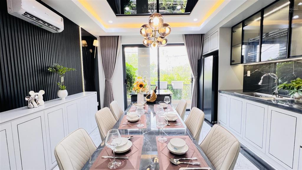 Đẳng cấp thượng lưu  sang trọng  siểu phẩm 5 lầu mặt tiền đường kinh doanh 8m nhánh hà huy giáp