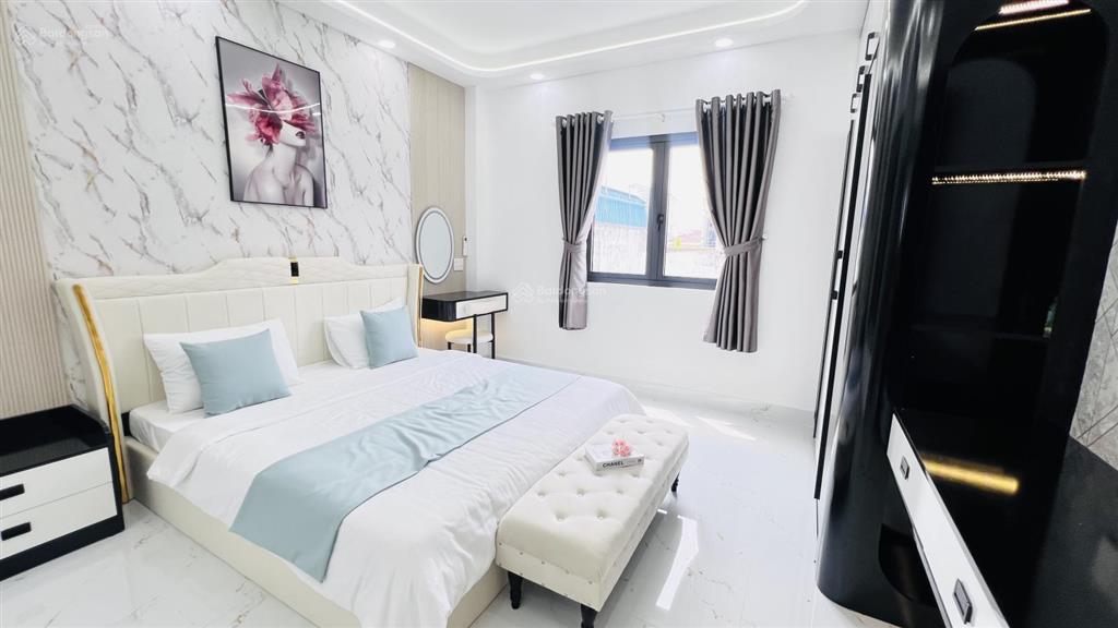Giảm 250tr bán nhanh em nhà phố lửng 3 lầu thang máy  4m x 20m  1/ hẻm 6m thông hà huy giáp