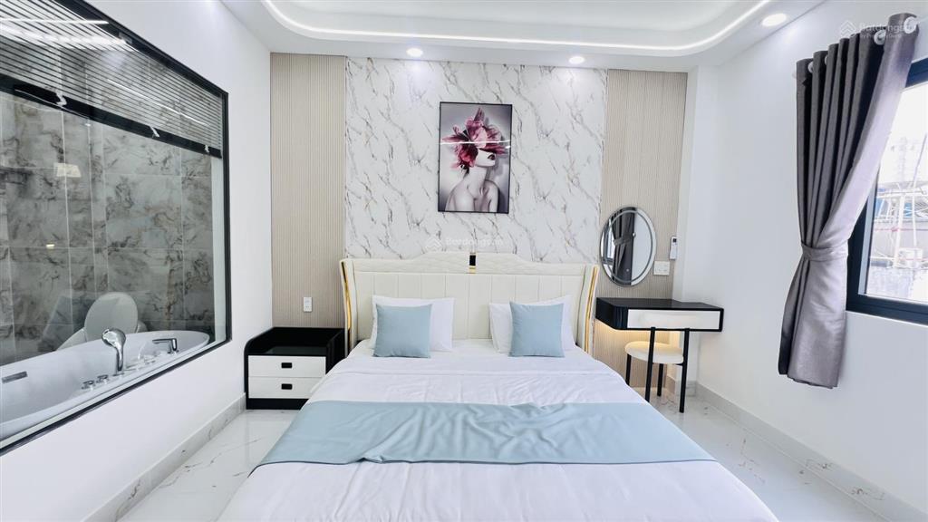 Giảm 250tr bán nhanh em nhà phố lửng 3 lầu thang máy  4m x 20m  1/ hẻm 6m thông hà huy giáp