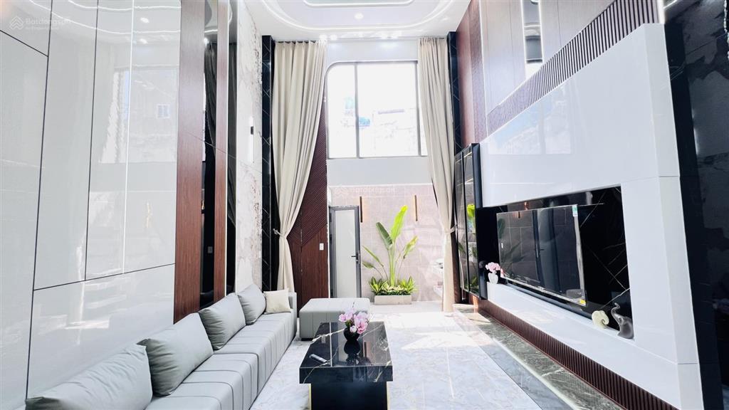 Giảm 250tr bán nhanh em nhà phố lửng 3 lầu thang máy  4m x 20m  1/ hẻm 6m thông hà huy giáp