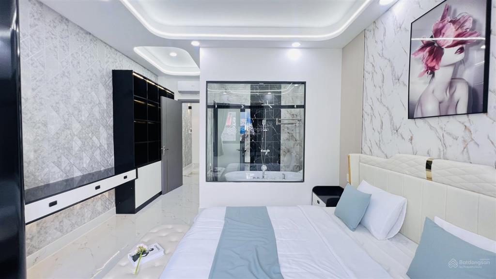 Giảm 250tr bán nhanh em nhà phố lửng 3 lầu thang máy  4m x 20m  1/ hẻm 6m thông hà huy giáp