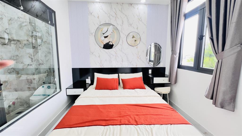 Giảm 250tr bán nhanh em nhà phố lửng 3 lầu thang máy  4m x 20m  1/ hẻm 6m thông hà huy giáp