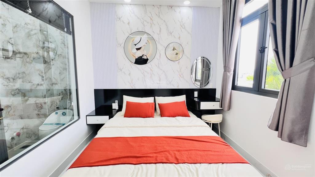 Giảm 250tr bán nhanh em nhà phố lửng 3 lầu thang máy  4m x 20m  1/ hẻm 6m thông hà huy giáp