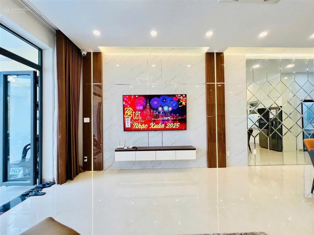 Giảm 600tr bán nhanh nhà thang máy mặt tiền kinh doanh đường nguyễn thị thơi  5mx25m  4 tầng btct