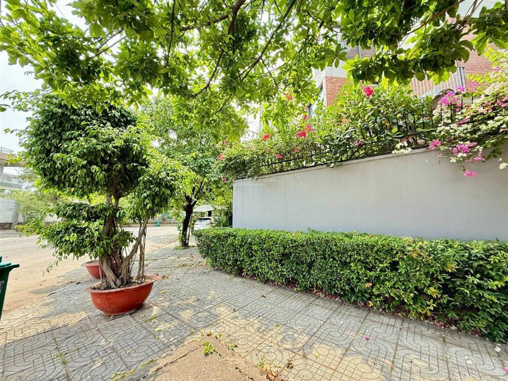 Giảm sốc 1.5 tỷ  kdc nam long  q.12  đang cho khách nước ngoài thuê 2.800 usd  đường 25m hai mt