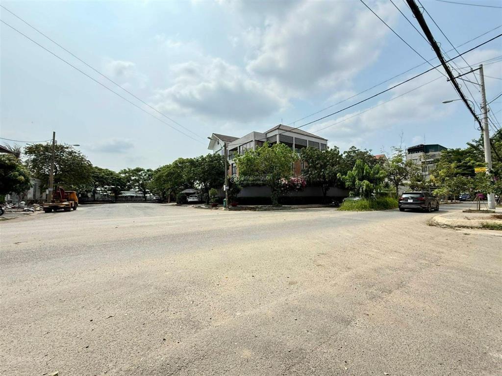 Giảm sốc 1.5 tỷ  kdc nam long  q.12  đang cho khách nước ngoài thuê 2.800 usd  đường 25m hai mt