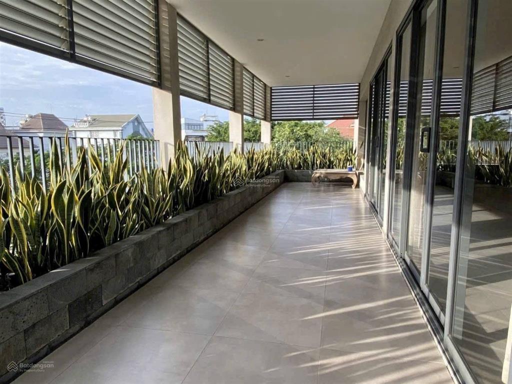 Giảm sốc 1.5 tỷ  kdc nam long  q.12  đang cho khách nước ngoài thuê 2.800 usd  đường 25m hai mt
