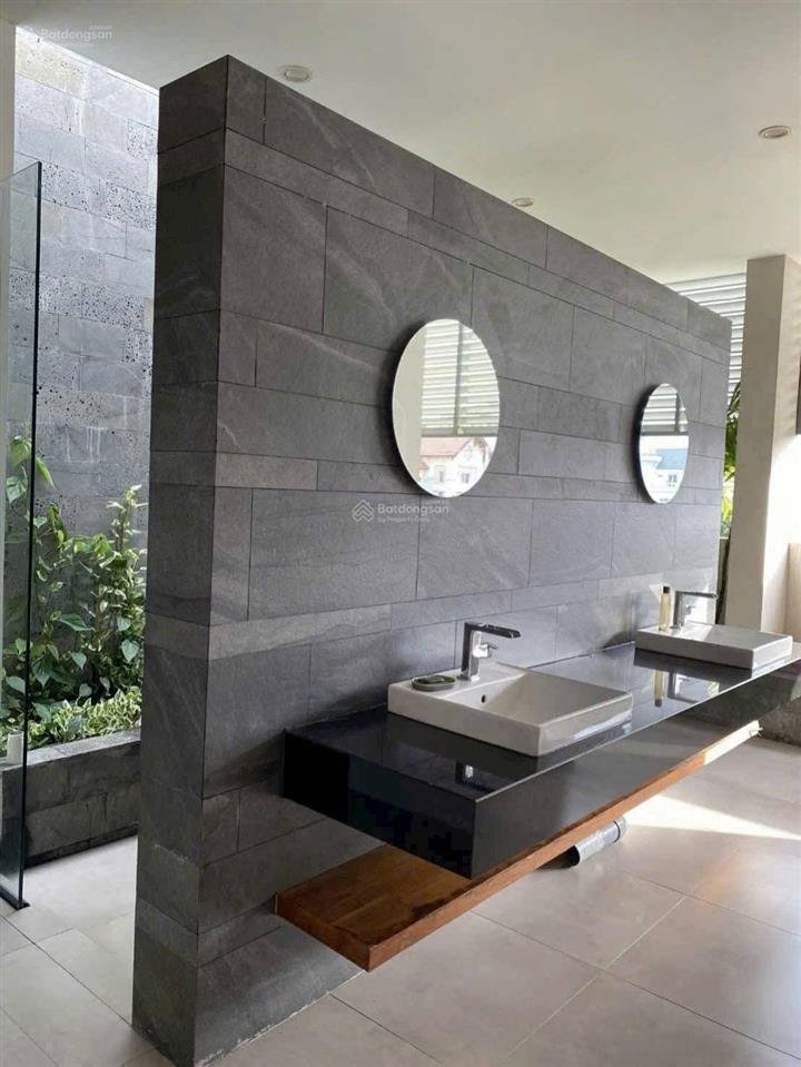 Giảm sốc 1.5 tỷ  kdc nam long  q.12  đang cho khách nước ngoài thuê 2.800 usd  đường 25m hai mt