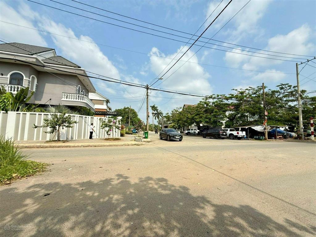 Giảm sốc 1.5 tỷ  kdc nam long  q.12  đang cho khách nước ngoài thuê 2.800 usd  đường 25m hai mt
