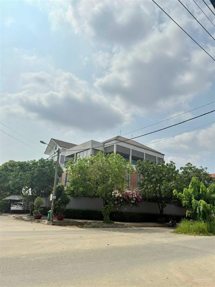 Giảm sốc 1.5 tỷ  kdc nam long  q.12  đang cho khách nước ngoài thuê 2.800 usd  đường 25m hai mt